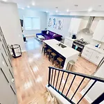 Upscale 3Bdr Penthouse With Rooftop Tv And Stunning Capitol And Monument Views Near Popular H Street Corridor Parking Included Free Cancellation