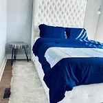 Upscale 3Bdr Penthouse With Rooftop Tv And Stunning Capitol And Monument Views Near Popular H Street Corridor Parking Included Free Cancellation